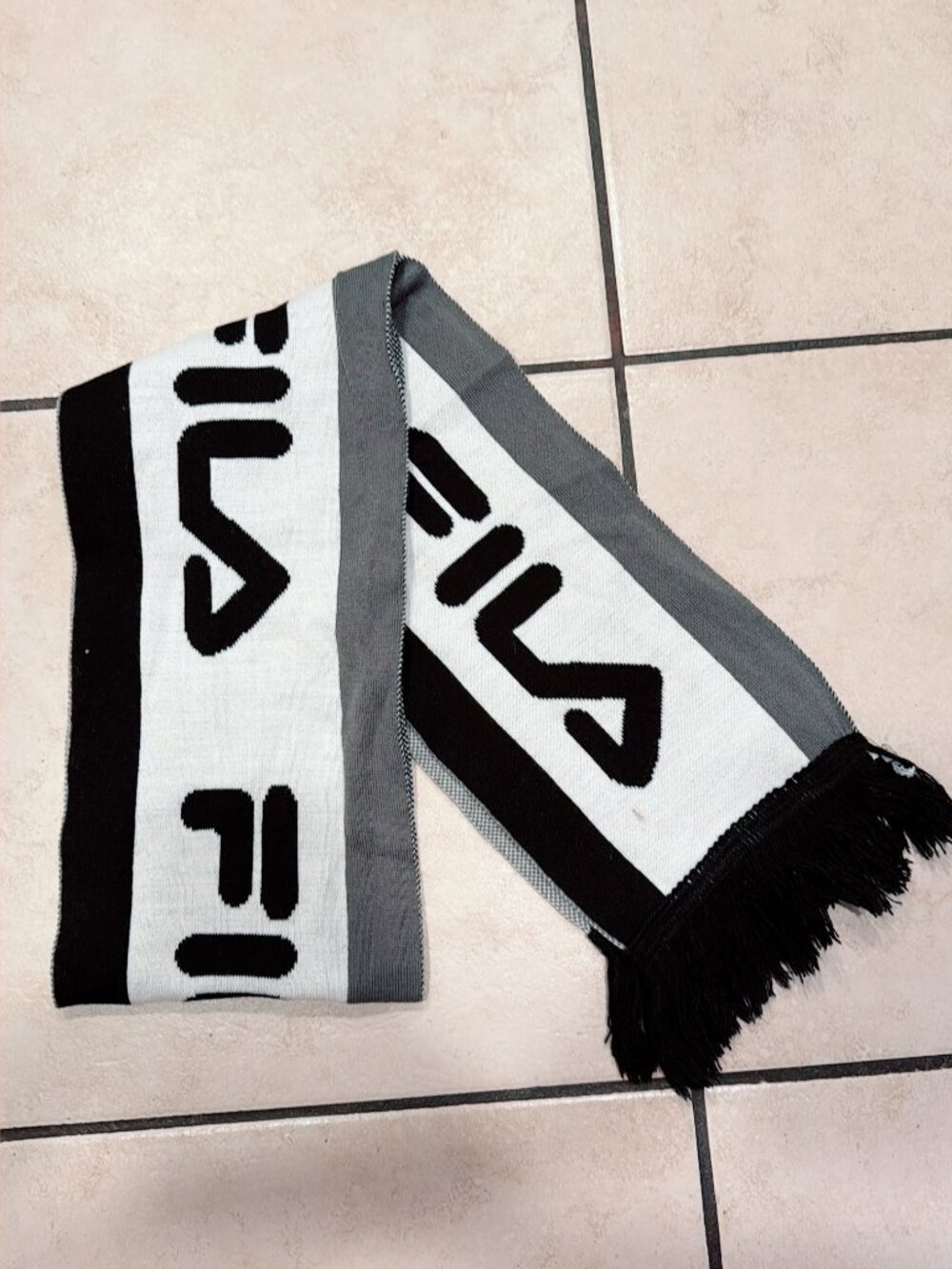 FILA Reversible Big Spellout Logo Knit Scarf Fringed Black White Grey Winter
